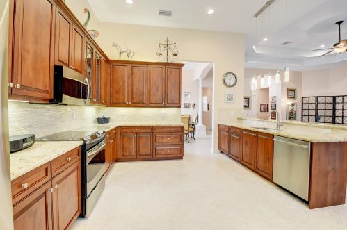 10468 Whitewind Cir, Boynton Beach FL 33473-7881 exterior