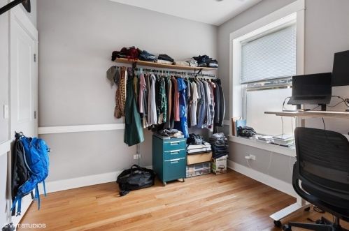 2212 Sunnyside Ave, Chicago IL 60630-3925 exterior