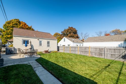 3758 5 Pl, Milwaukee WI 53204-3906 exterior