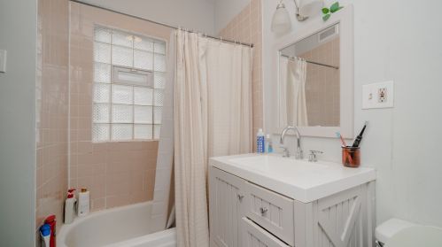 3133 Lyndale St, Chicago IL 60647-2823 exterior