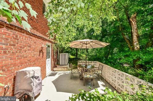 5615 Chase Ct, Alexandria VA 22312-6318 exterior