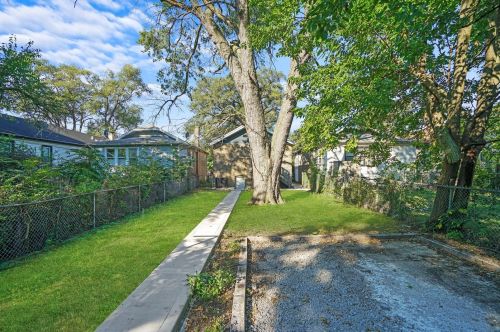 10219 Bensley Ave, Chicago IL 60617-6128 exterior