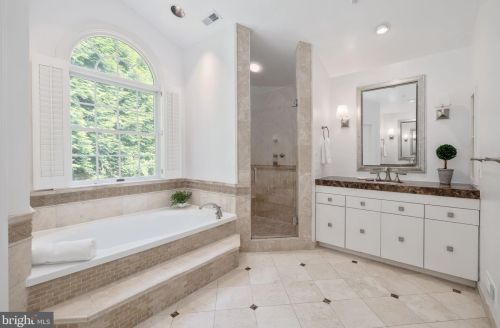 1941 Valleywood Rd, Mc Lean VA  22101-4931 exterior