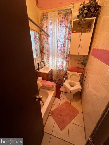 3245 6 St, Philadelphia PA 19148-1732 exterior