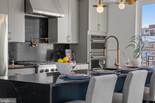 654 13 St, Philadelphia PA 19123-2427 exterior