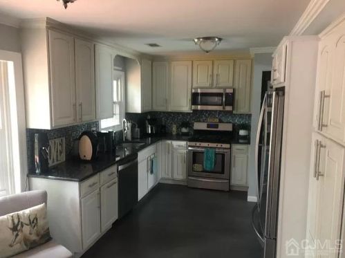 218 Shirley Ave, Edison NJ  08820-1323 exterior