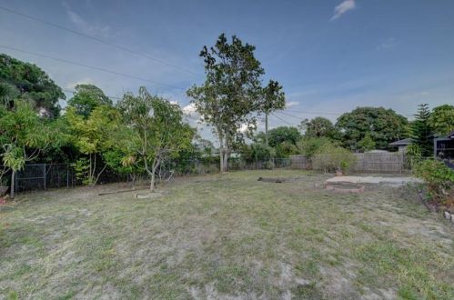 509 Floresta Dr, Fort Pierce FL  34983-8613 exterior
