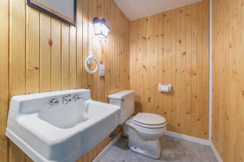 668 Melrose St, Plainwell MI 49080-2207 exterior