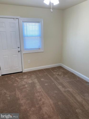 5306 Glenloch St, Philadelphia PA 19135-2718 exterior