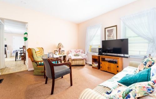 47 Cottage St, Taunton MA 02780-1654 exterior