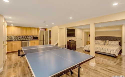 34 Fielding Ave, Huntington Station NY 11746-6731 exterior