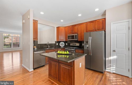 5124 Knapp Pl, Alexandria VA 22304-8637 exterior