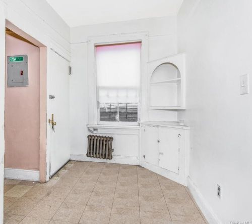 1923 Hennessy Pl, Bronx NY 10453-2910 exterior