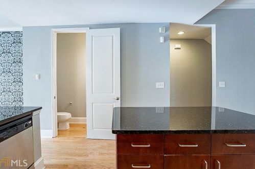 706 Cosmopolitan Dr, Atlanta GA 30324-3615 exterior