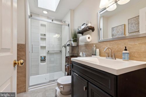 312 Krams Ave, Philadelphia PA 19128-4733 exterior