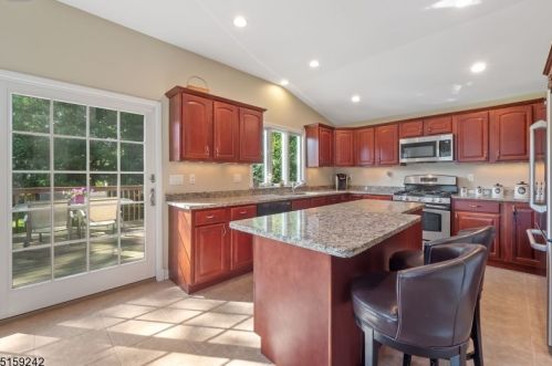 66 Fieldstone Dr, Springfield, NJ 07081-2607