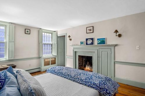 77 3rd St, Middletown RI  02840-1933 exterior