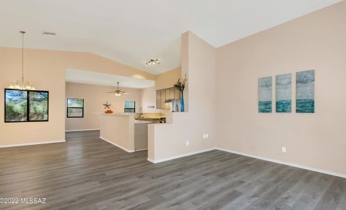 961 Riparian Ave, Tucson, AZ 85748-7066