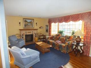 21 Brookwood Dr, Springfield MA  01106-2758 exterior