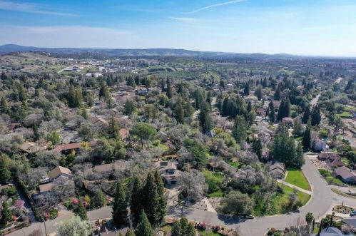 9811 Blue Lk Dr, Folsom CA 95630-1909 exterior