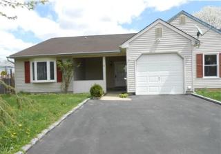 9 Sunshine Ln, Edison, NJ 08820-2980