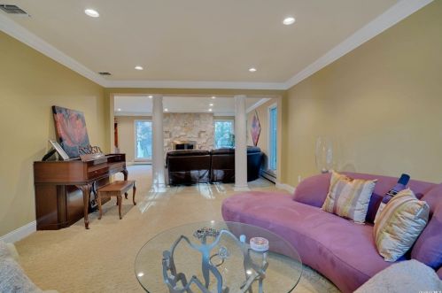 42 Clayton Dr, Huntington Station NY 11746-5503 exterior