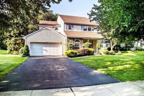 8 Chestnut Pl, Lebanon, NJ 08833-2137