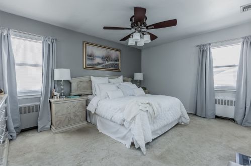 92 Forsythia Ln, Babylon NY 11703-2806 exterior