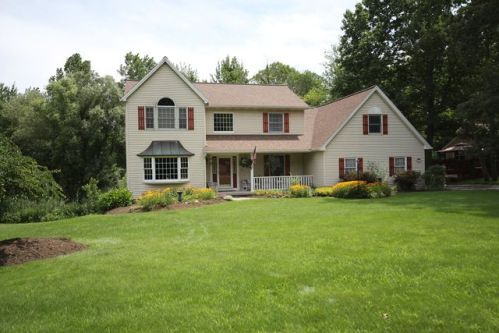 856 Beech Dr, Schenectady, NY 12309-3027