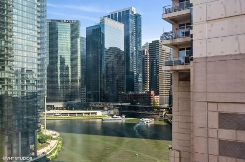 345 Canal St, Chicago IL  60606-1201 exterior