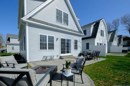 67 Hill St, Milford CT 06460-3204 exterior