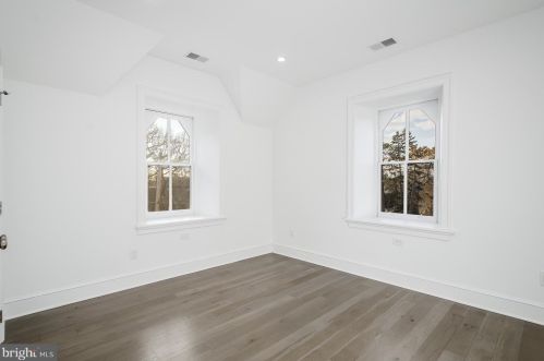 4 Chestnut Hill Ave, Philadelphia PA 19118-2715 exterior