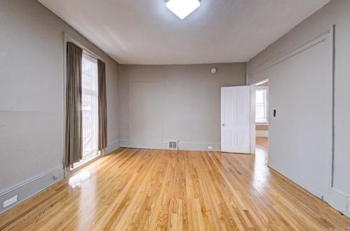 8 Roberts St, Middletown NY 10940-5008 exterior