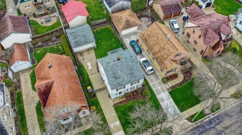 8153 Richmond Ct, Milwaukee WI 53213-1615 exterior