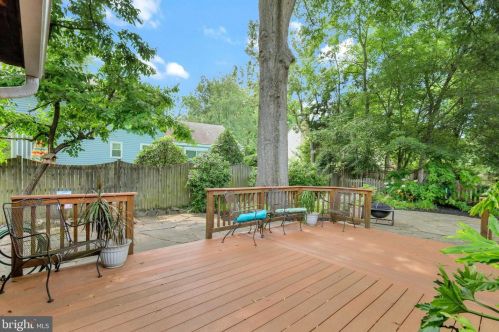 2105 Rampart Dr, Alexandria VA 22308-1537 exterior