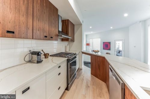 241 Krams Ave, Philadelphia PA  19128-4729 exterior