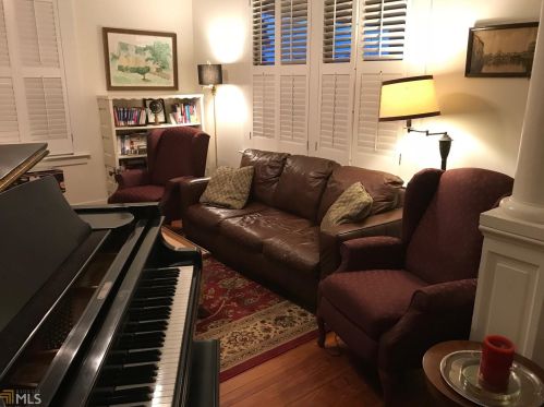 1528 Cambridge Ave, Atlanta GA 30337-2110 exterior