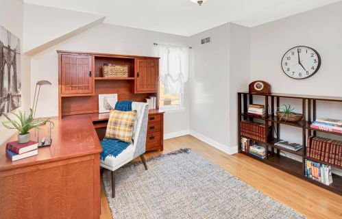 5537 Bay Rdg Ave, Milwaukee WI 53217-5104 exterior