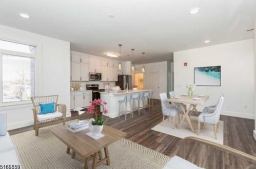 450 Springfield Ave, Berkeley Heights NJ  07922-1186 exterior