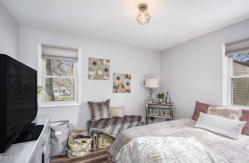 3240 Homecrest Ave, Wyoming MI exterior