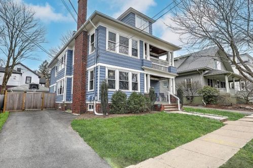 67 Overhill Rd, Providence, RI 02906-4916