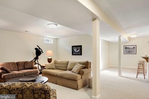 916 Brick Mnr Cir, Silver Spring MD 20905-3819 exterior