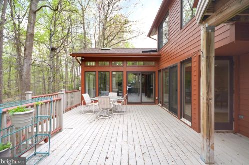 16 Arlive Ct, Rockville MD 20854-2978 exterior