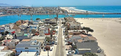 312 Melrose Dr, Oxnard, CA 93035-4433