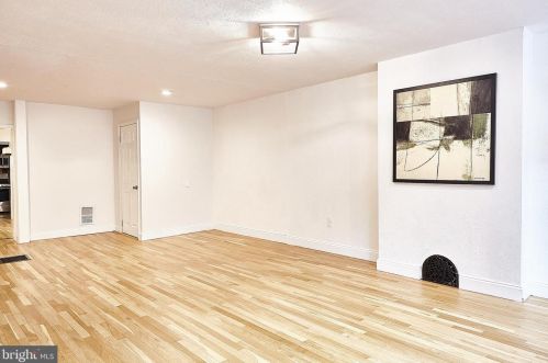 913 20th St, Philadelphia PA  19130-1540 exterior