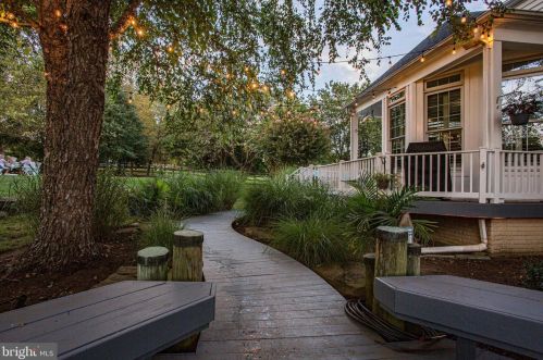 13606 Mt Prospect Dr, Rockville MD 20850-3510 exterior