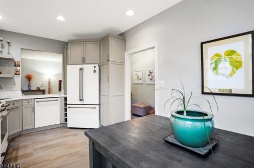 402 Turlington Ct, Livingston NJ exterior