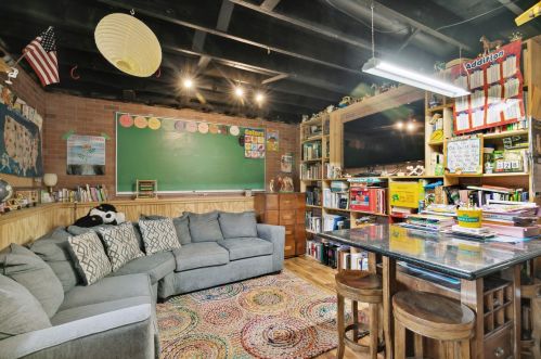 647 Lee Dr, Bull Valley IL 60014-7410 exterior