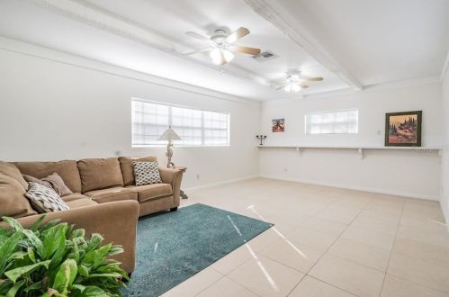 1219 Norfolk St, Tampa FL 33604-5031 exterior