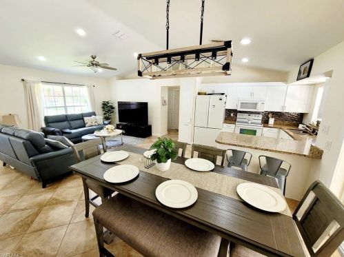 170 15th St, Naples FL 34117-3337 exterior